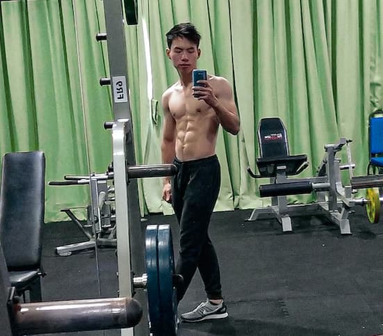 开始认真训练并改变体型时的 Ethan